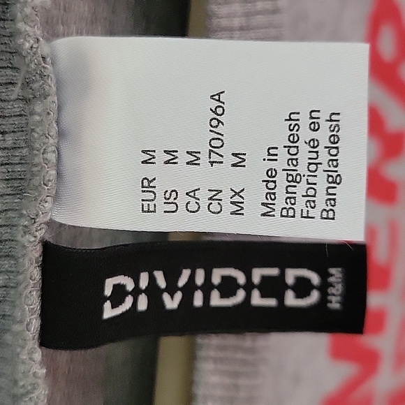 AVO MERRY CHRISTMAS Long Sleeve Shirt By Divided HM Size M - Picture 4 of 5